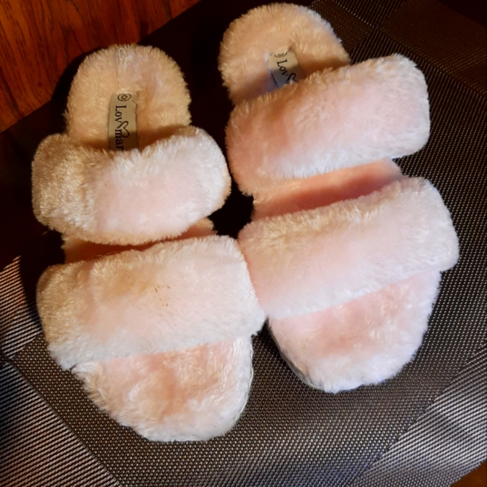 LOVE MARK PINK FUR SANDALS